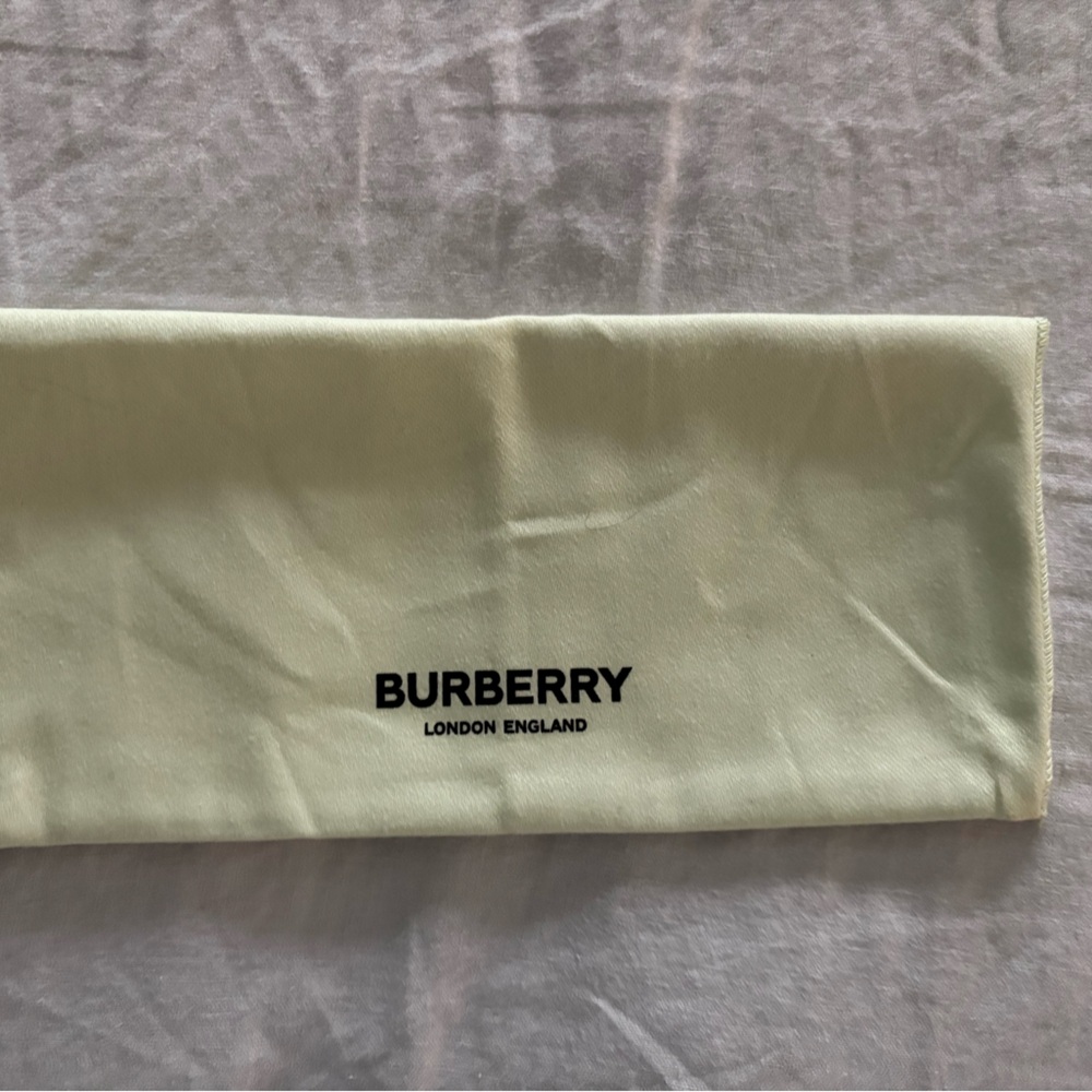 Burberry Cream and Black Flap Storage Dust bag for wallets 9 x 5-inches